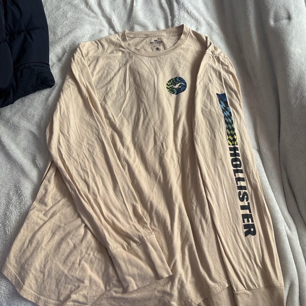 Hollister Cream Graphic Long Sleeve Tee